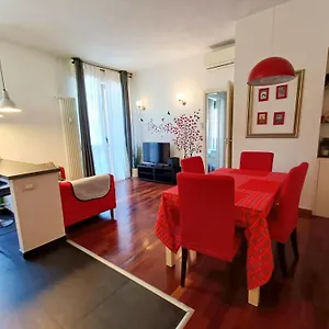 Apartment The Red In With Free Parking, Florenz